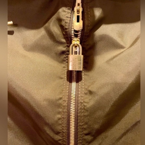 Authentic Louis Vuitton Garment Bag w/Poignet & LV Hanger +Free Mystery Gift - Picture 9 of 11